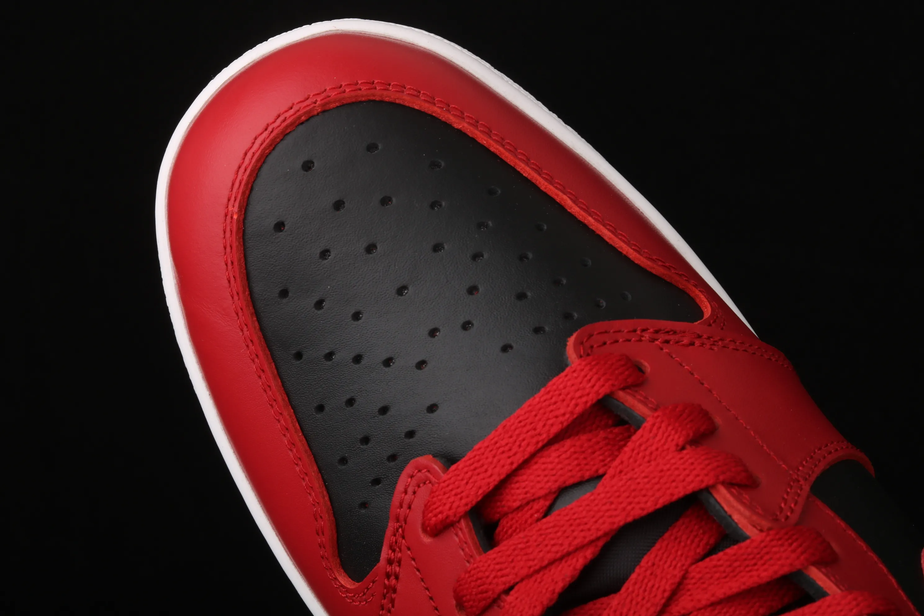 All Categories Air Jordan Jordan Series Basketball Shoes Air Jordan 1 High Pure Original Version Air Jordan 1 Hi 85 AJ1 Joe 1 Reversed Black and Red Forbidden High Basketball Shoes BQ4422-600